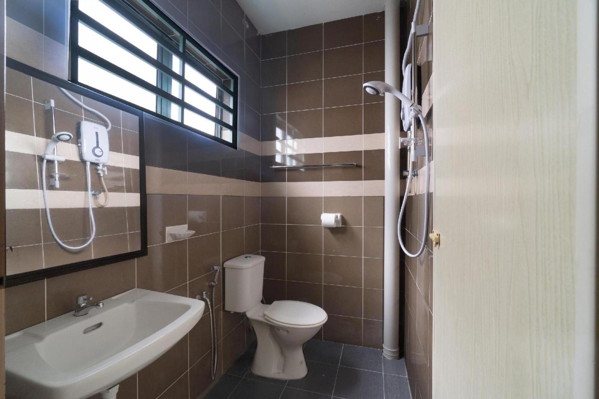 Oyo 91089 Motel Fasa 2B Seri Manjung Exterior photo